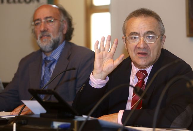 El gerente de la fundación, Dionisio Domínguez y el escritor Rogelio Blanco. / Foto: Campillo