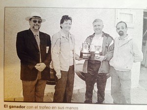 Marisa Gadea entregando el trofeo Príncipe de Asturias a Alfonso Vidal de Ceuti.