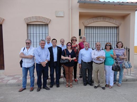 Foto de familia en la calle Cronista Sánchez-Batalla.