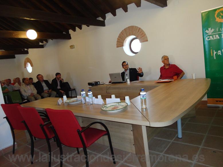 Francisco José Pérez, Cronista Oficial de Aldeaquemada durante su conferencia.