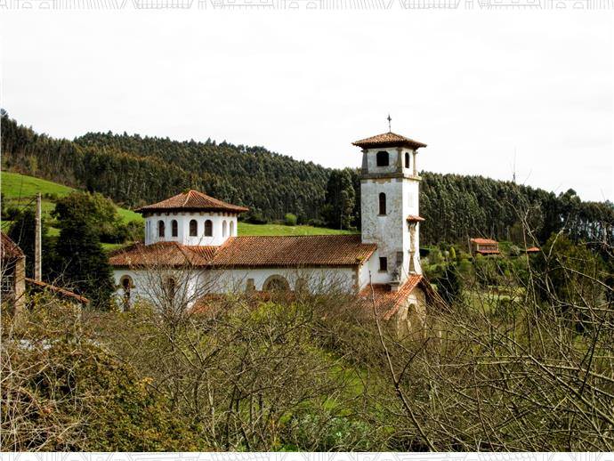 Panorámica de la preciosa iglesia parroquial de San Juan de Duz.