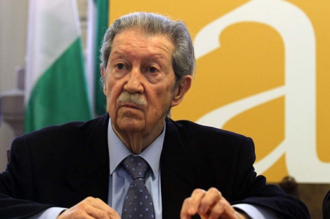 Manuel Alcántara.
