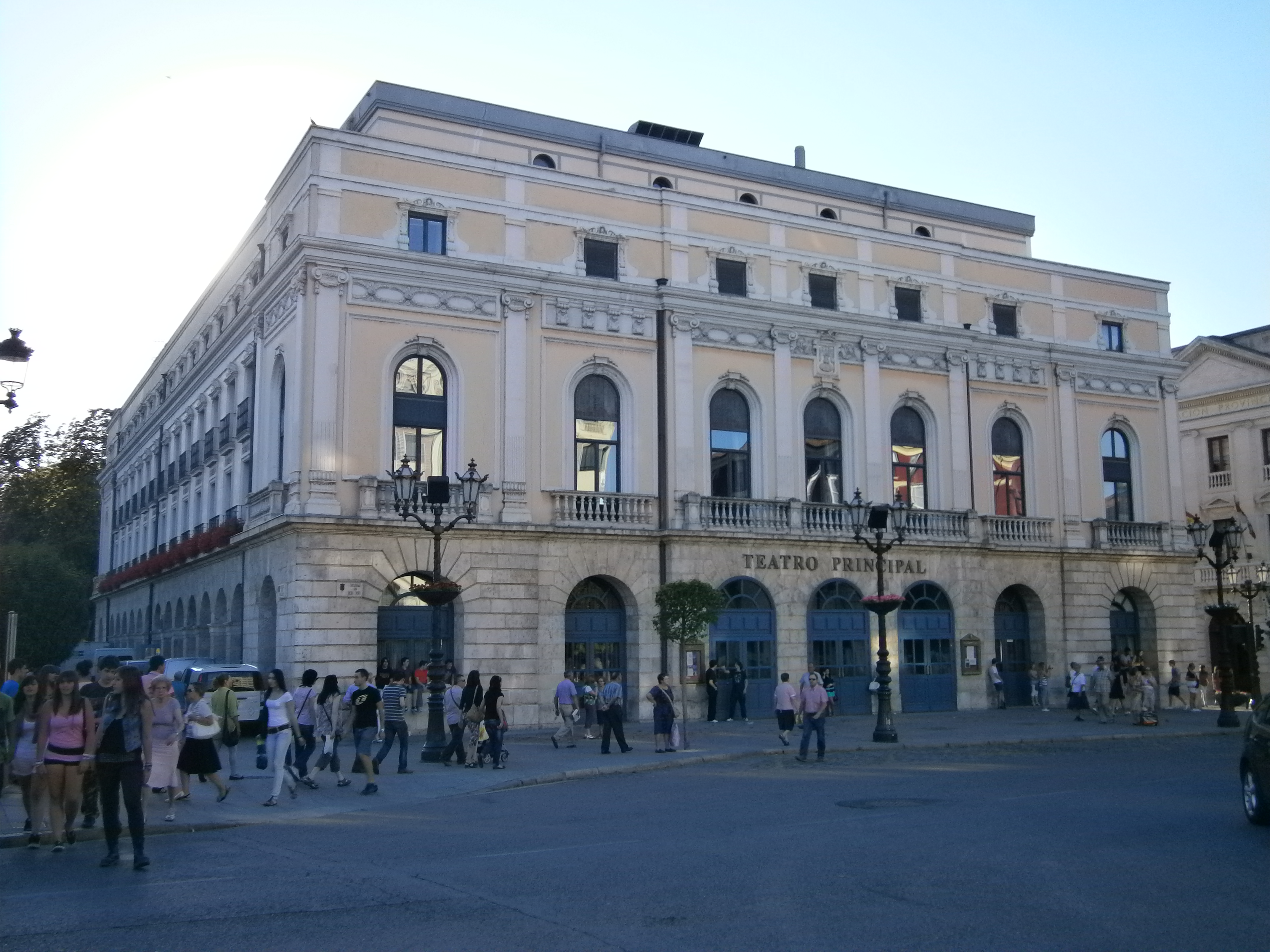 Fachada del Teatro Principal de Burgos.