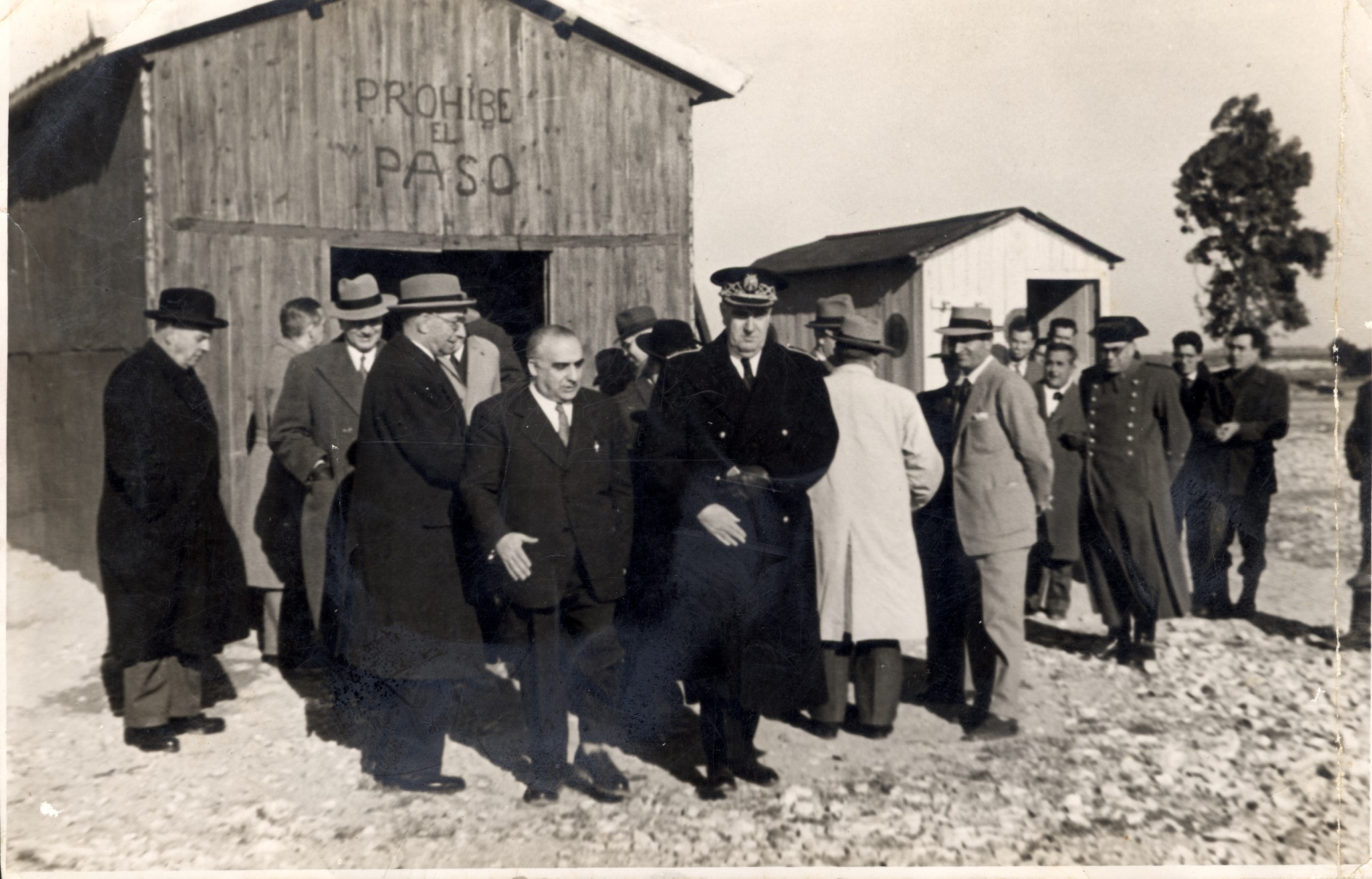 Visita del ministro de obras públicas Jorge Vigón a las obras del muelle de poniente (27 de marzo de 1958).
