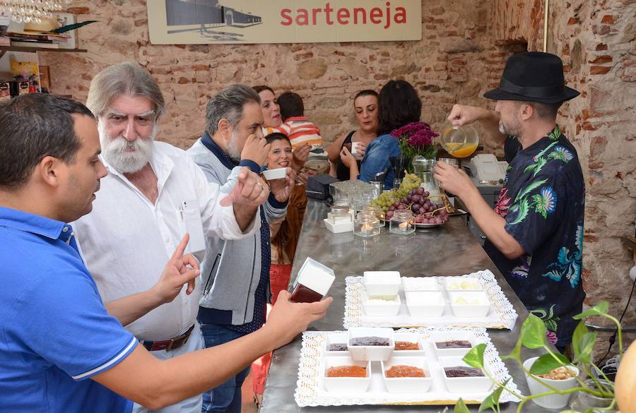El Silencio acogió una degustación de mermeladas caseras. / Casimiro Moreno