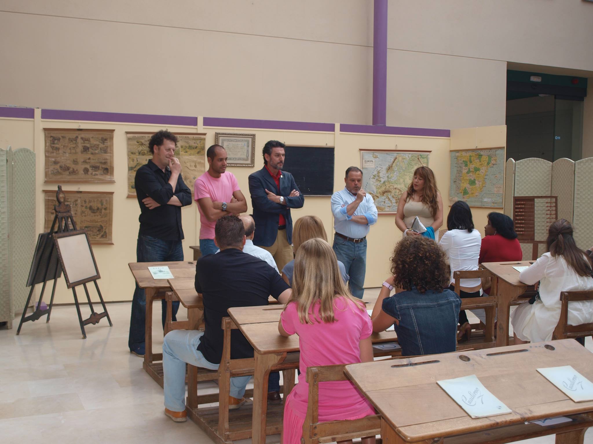 INAUGURACIÓN DE LA EXPOSICIÓN 100 AÑOS DE INSTRUCCIÓN PÚBLICA EN EL AYUNTAMIENTO DE SAN ILDEFONSO DE LA GRANJA (SEGOVIA)