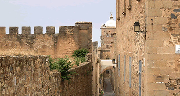 LOS DOS CRONISTAS OFICIALES DE CÁCERES, FERNANDO JIMÉNEZ BERROCAL Y SANTOS BENÍTEZ FLORIANO, OFRECERÁN UNA CONFERENCIA SOBRE LAS VISITAS QUE LA REINA ISABEL I `LA CATÓLICA´ REALIZÓ DURANTE SU REINADO A LA CIUDAD DE CÁCERES