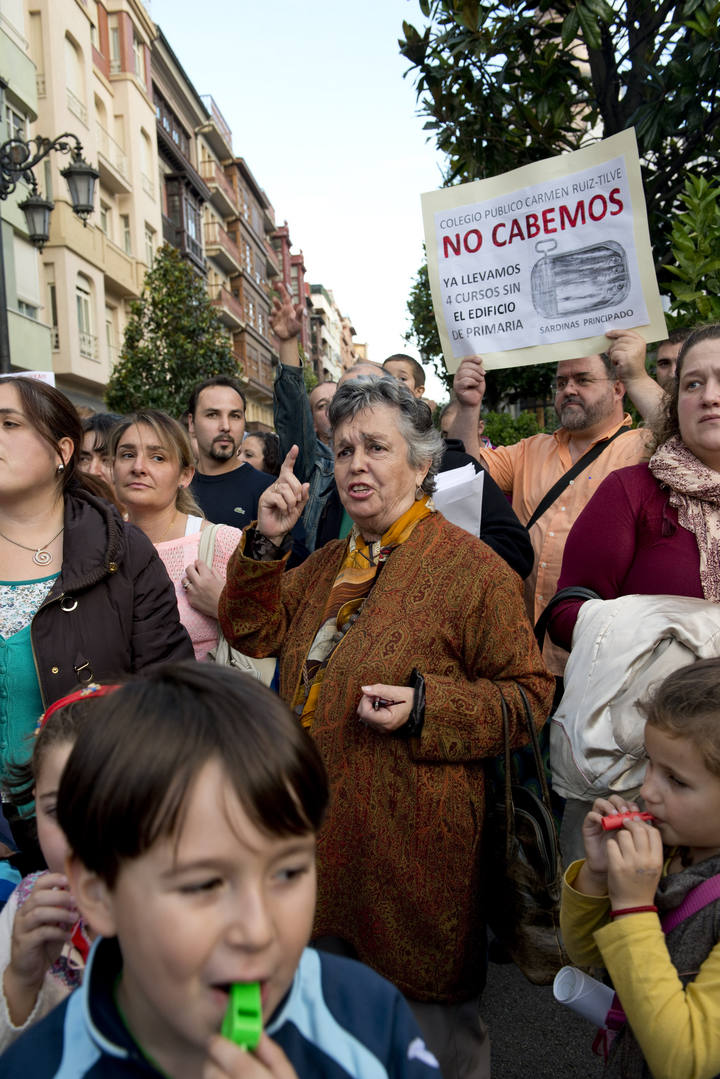 CARMEN RUIZ-TILVE: «DEJAR UNA ESCUELA A MEDIO HACER ES RECORTAR EN ENSEÑANZA».