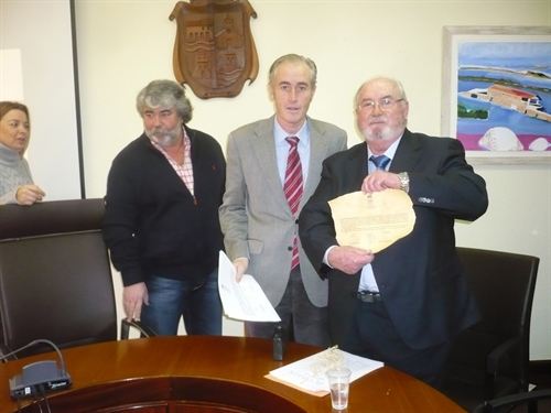 LUIS DE ESCALLADA TOMA POSESIÓN DEL CARGO DE CRONISTA OFICIAL DE ARNUERO (CANTABRIA)