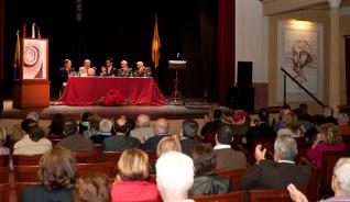 GÁLDAR HOMENAJEA A UN ´DÁMASO CERCANO´  EL TEATRO CONSISTORIAL DEL MUNICIPIO ACOGE UN ACTO ORGANIZADO POR EL AYUNTAMIENTO Y LA ULPGC EN EL QUE SE OFRECE UNA VISIÓN MÁS ÍNTIMA DEL ARTISTA EN SU 80º ANIVERSARIO