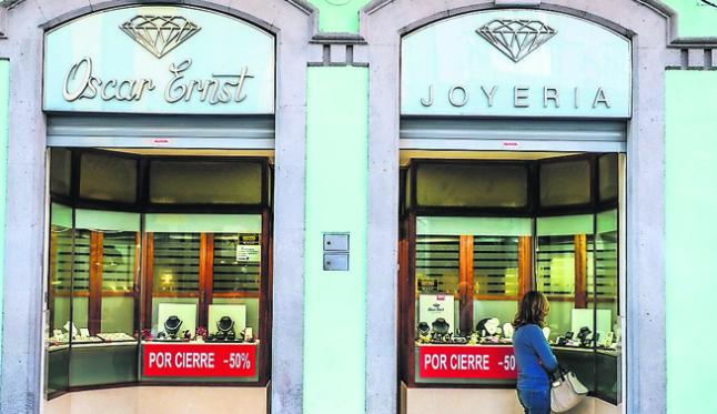LA CRISIS CIERRA ÓSCAR ERNST • LA JOYERÍA MÁS ANTIGUA DEL BARRIO DE TRIANA, EN LAS PALMAS, ECHA EL CIERRE POR LA COYUNTURA ECONÓMICA