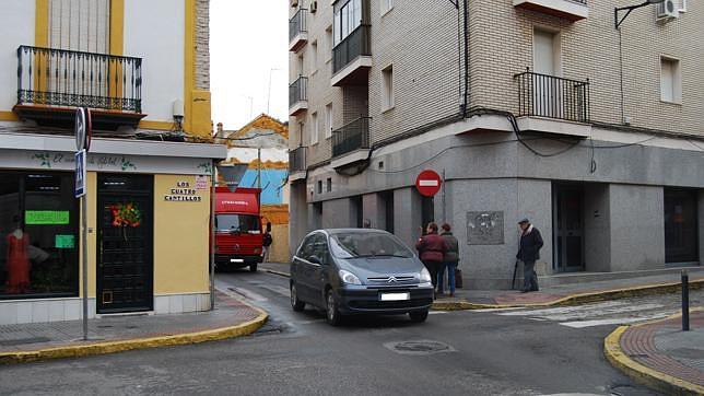 ¿DE DÓNDE PROVIENE EL NOMBRE “LOS CUATRO CANTILLOS” DE DOS HERMANAS?: ES LA DENOMINACIÓN POPULAR PARA REFERIRSE AL CRUCE ENTRE CANÓNIGO Y SANTA MARÍA MAGDALENA