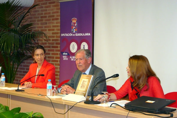 JOSÉ MARÍA BRIS TRASLADA AL TEATRO EL PRIMER DÍA DE LA DIPUTACIÓN PROVINCIAL DE GUADALAJARA