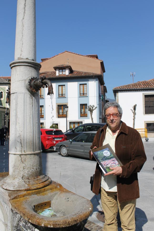 EL ESCRITOR Y CRONISTA OFICIAL DE PRAVIA (ASTURIAS) PEPE MONTESERÍN PRESENTA SU NOVELA «ME LEVANTÉ HERIDO» EN EL PLAZAS