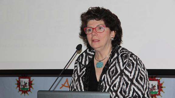 PRESENTAN EN ARÉVALO UNA PSICOBIOGRAFÍA DE ISABEL LA CATÓLICA • LA HISTORIADORA PUERTORRIQUEÑA CARMEN ALICIA MORALES ANALIZA UNA NUEVA FACETA SOBRE LA REINA DE CASTILLA