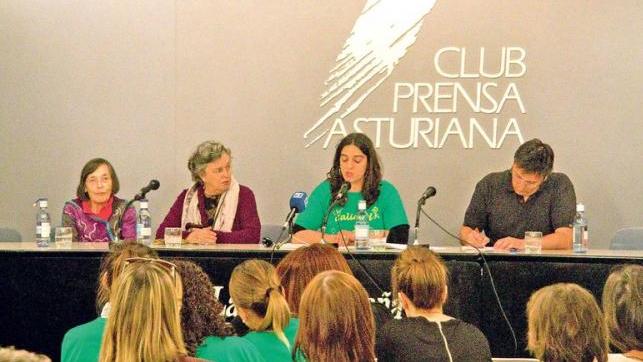 LOS EDUCADORES INFANTILES PRESENTAN SU COLECTIVO EN DEFENSA DE LA ENSEÑANZA EN UN ACTO EN EL QUE ESTUVO CARMEN RUIZ-TILVE, CRONISTA OFICIAL DE OVIEDO