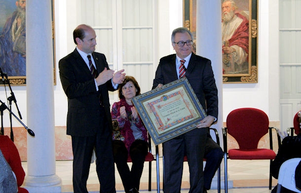 DISCURSO DEL ACTO DE ENTREGA DEL TÍTULO Y DISTINTIVO COMO CRONISTA OFICIAL DE LA CIUDAD DE MONTILLA A JOSÉ REY GARCÍA