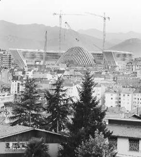 LA CRONISTA OFICIAL DE OVIEDO, CARMEN RUIZTILVE, OFRECE UNA SOLUCIÓN SOBRE A QUÉ BARRIO PERTENECE EL SUELO DEL HOSPITAL