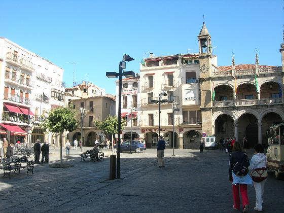 JUAN FRANCICO RIVERO, CRONISTA OFICIAL DE LAS BROZAS, INTERVIENE EN UN SEMINARIO SOBRE TURISMO CULTURAL EN PLASENCIA (CÁCERES)