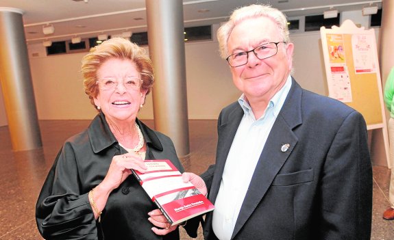 MARUJA SASTRE RECOGE TESTIMONIOS DE «UN TIEMPO YA IDO» • LORCA ESTARÁ PRESENTE EN EL XVII CONGRESO DE LA ASOCIACIÓN ESPAÑOLA DE CERAMOLOGÍA, DEL 13 AL 16 DE NOVIEMBRE EN OJÓS