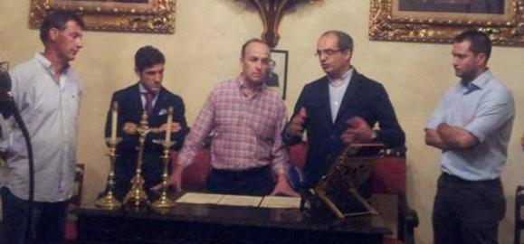 CONVENIO ENTRE EL AYUNTAMIENTO DE ARAHAL Y LA SANTA CARIDAD PARA LA DIGITALIZACIÓN DE LOS ARCHIVOS DE LA HERMANDAD • EL ARCHIVO HISTÓRICO DE LA HERMANDAD DE LA MISERICORDIA SE COMPONE DE 35 VOLÚMENES MANUSCRITOS