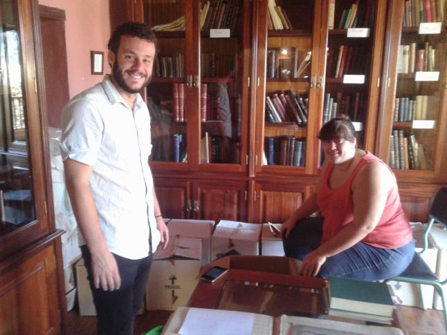 GÁLDAR (CANARIAS) HEREDA LOS DOS PIANOS, 1.400 PARTITURAS Y CUADROS DE PEDRO ESPINOSA • EL AYUNTAMIENTO EXHIBE PARTE DE LOS BIENES DONADOS AL MUNICIPIO – LA FUNDACIÓN JUAN MARCH Y CATALUÑA SE INTERESARON POR EL LEGADO