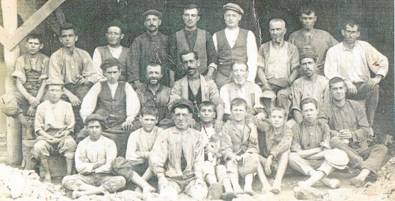 LAS DOS CARAS DEL ESPLENDOR MINERO