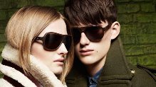 QUÉ SE ESCONDE DETRÁS DE ESAS GAFAS OSCURAS