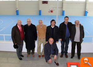 EL EX FUTBOLISTA ALBERTO ARNAL, VISITA EL PABELLÓN DEPORTIVO QUE LLEVA SU NOMBRE