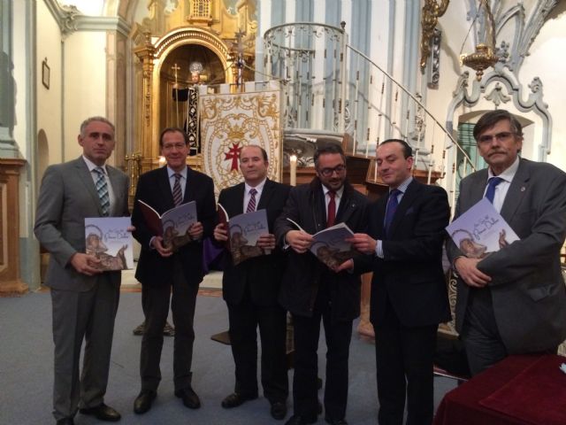 UN LIBRO DEDICADO A LA VIRGEN DEL PRIMER DOLOR • LA IGLESIA-MUSEO DE SAN JUAN DE DIOS ACOGIÓ LA PRESENTACIÓN A CARGO DEL CRONISTA OFICIAL DE MURCIA ANTONIO BOTÍAS