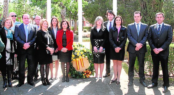 EL FUENTE ÁLAMO (MURCIA) RINDE HOMENAJE A LAS VÍCTIMAS DEL TERRORISMO • MÁS DE 300 PERSONAS DE DIFERENTES PUNTOS DE ESPAÑA SE REUNIERON AYER
