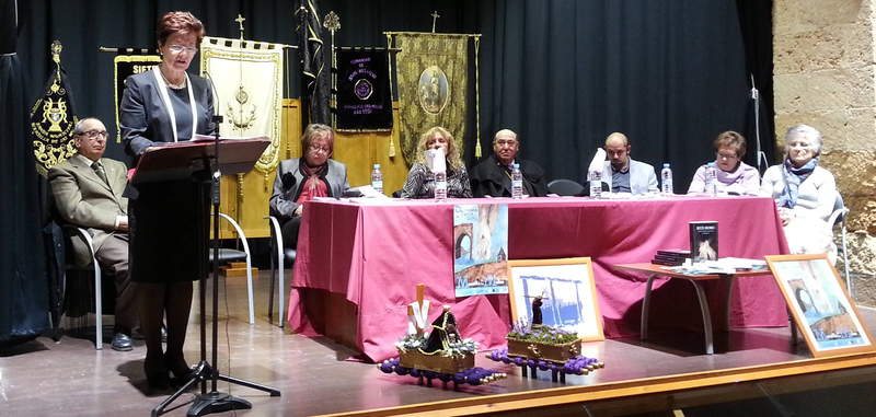 LA HISTORIADORA GREGORIA CAVERO ABRE LA SEMANA SANTA DE MANSILLA DE LAS MULAS (LEÓN)