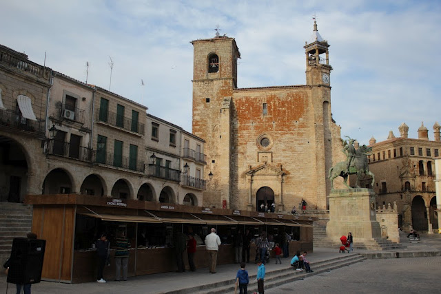 EL PERIODISTA ANDRÉS ABERASTURI SERÁ EL PREGONERO DE LA FERIA DEL LIBRO DE TRUJILLO (CÁCERES). EXTREMADURA