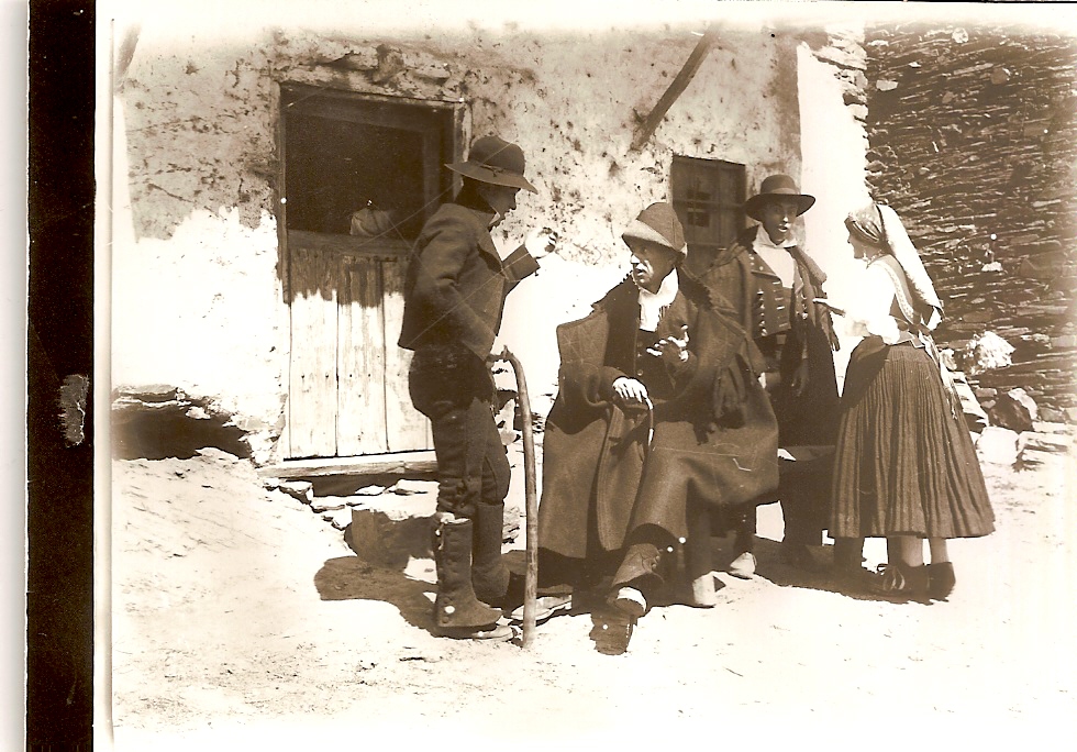 DOS ERRORES Y UN OLVIDO • LOS PUEBLOS DE LA RAYA DEMUESTRAN CADA DÍA QUE LA SEPARACIÓN DE ESPAÑA Y PORTUGAL NO TIENE SENTIDO