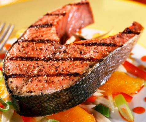 SALMON A LA PARILLA SOBRE VERDURITAS… Y UN TRUQUILLO