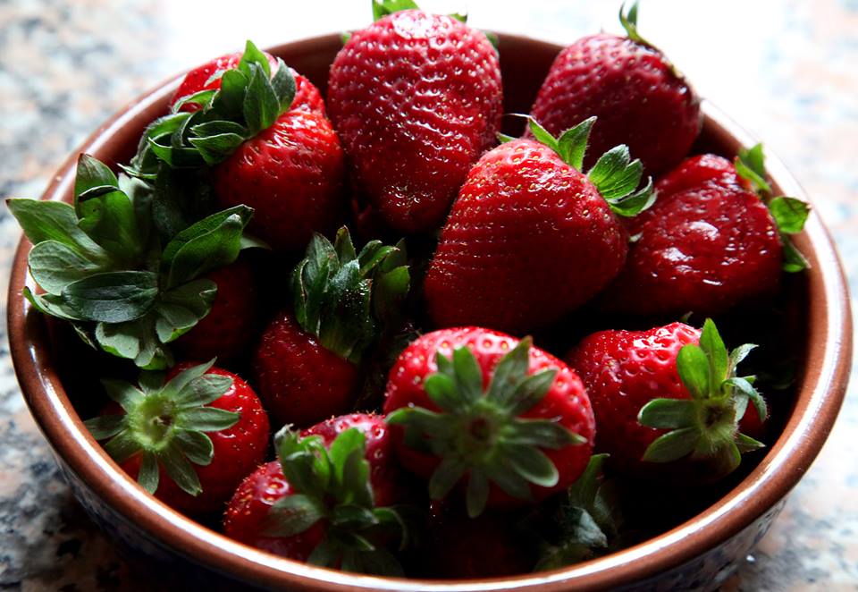 UNAS FRESAS QUE QUITAN EL SENTIDO