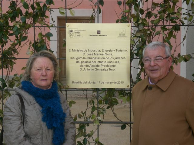 REUNIÓN DE LA ASOCIACIÓN DE CRONISTAS OFICIALES DE MADRID  CON AL ALCALDE DE BOADILLA DEL MONTE (MADRID) E INAUGURACIÓN DE LOS JARDINES DEL PALACIO DEL INFANTE DON LUIS CON LA ASISTENCIA DEL MINISTRO DE INDUSTRIA JOSÉ MANUEL SORIA