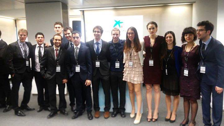 CLARA MURGUI GALVEZ, UNA ESTUDIANTE DE CASINOS (VALENCIA) BECADA POR LA CAIXA, ESTUDIANTE EN HEILDELBERG, RECIBIÓ LA BECA DE MANOS LOS REYES DE ESPAÑA