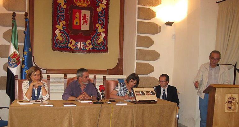 UN LIBRO RECOGE CARTAS DE FAMILIAS CACEREÑAS SEPARADAS POR LA EMIGRACIÓN A AMÉRICA