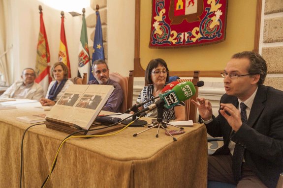UN LIBRO DE LA UEX RESCATA CARTAS PRIVADAS DE INDIANOS CACEREÑOS • LA OBRA RECOGE UN CENTENAR DE MISIVAS QUE SIRVEN PARA RECONSTRUIR LAS RELACIONES FAMILIARES Y LA ÉPOCA
