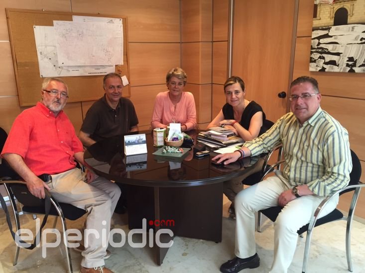 LA HIJA DEL ESCULTOR ANTONIO BALLESTER HA VISITADO HOY ALZIRA (VALENCIA)