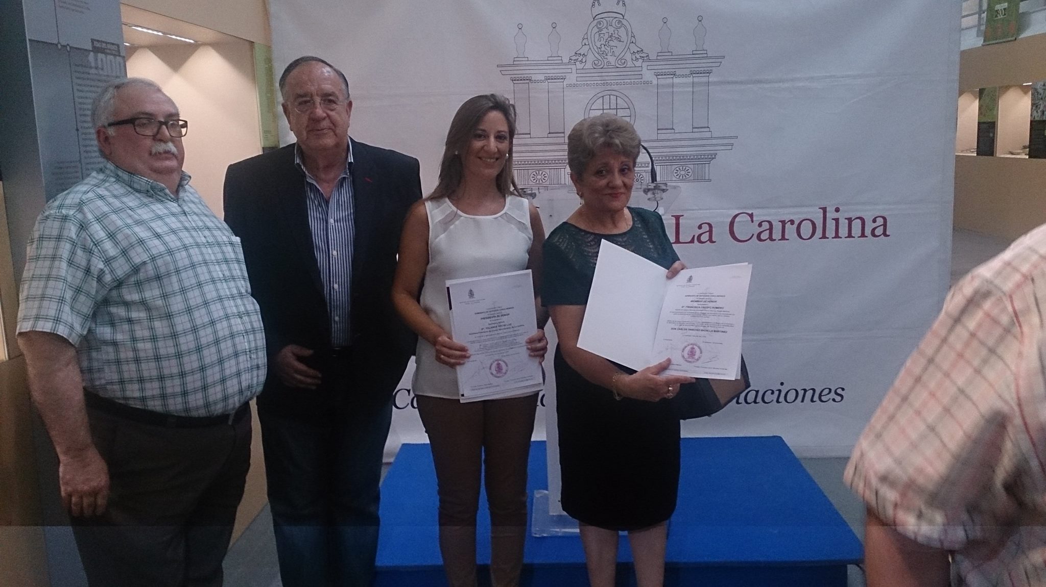 PLACA CONMEMORATIVA AL ILUSTRE CAROLINENSE D. CARLOS SÁNCHEZ-BATALLA MARTÍNEZ, CRONISTA OFICIAL DE ALDEAQUEMADA (JAÉN)
