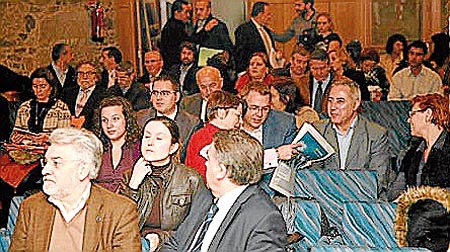 TÉCNICOS, POLÍTICOS Y HASTA NOVELISTAS EN EL IX CONGRESO DE COMPOSTELA MONUMENTAL • EN EL HOSTAL SE PODRÁ VER LO ÚLTIMO EN APLICACIONES PARA MEJORAR LA PRESENCIA EN LAS REDES DEL COMERCIO TRADICIONAL