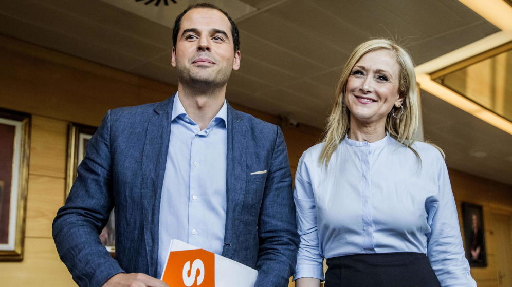 CIFUENTES PAGA PEAJE