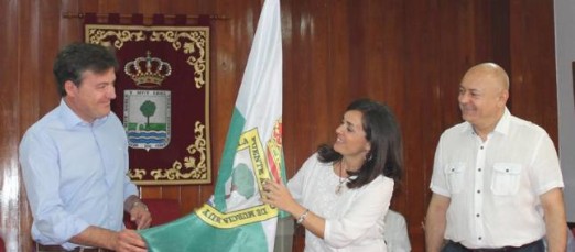 ESCUDO, BANDERA Y LIBERTAD EN FUENTE ÁLAMO