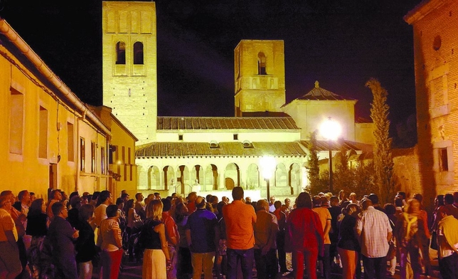 MÁS DE 150 PERSONAS ASISTEN A LAS VISITAS NOCTURNAS DE ARÉVALO (ÁVILA)