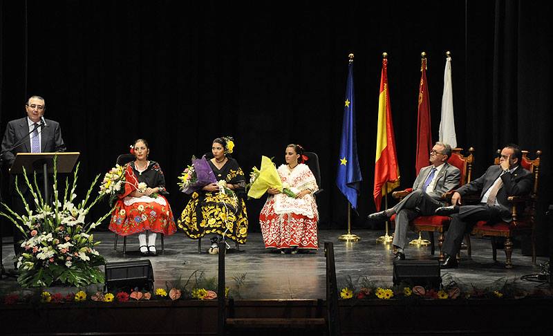JOAQUIN MOLINA LO BORDÓ CON SU PREGÓN» LAS FIESTAS SON LA MEMORIA VIVA DE UN PUEBLO»