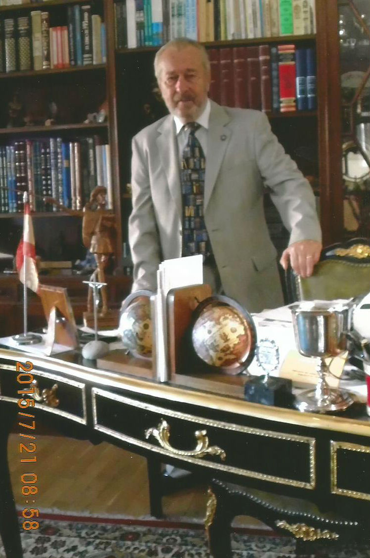 LUIS PRADOS DE LA PLAZA, CRONISTA OFICIAL DE MADRID: «QUISE HACER ALGO MÁS SERIO, QUE INVITARA A LA LECTURA. LIBROS DE LITERATURA SE HAN HECHO MUCHOS, PERO ESTE LIBRO ESTÁ MUY DOCUMENTADO»