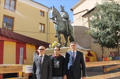 FLORES PARA EL REY CONQUISTADOR DE CUENCA 838 AÑOS DESPUÉS DE SU ENTRADA EN LA CIUDAD  LA CORPORACIÓN MUNICIPAL HA HONRADO A ALFONSO VIII TRAS DEVOLVER EL PENDÓN REAL A LA CATEDRAL