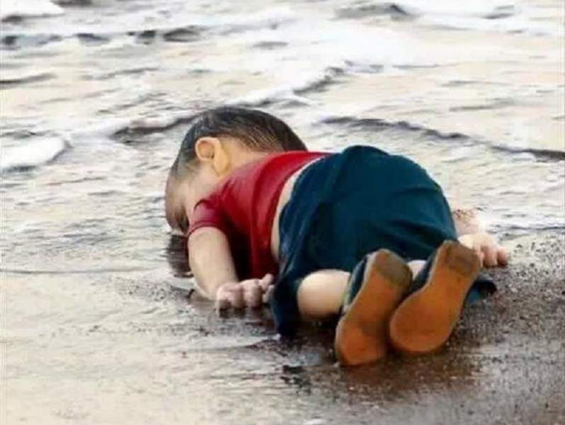 CRÓNICA ANUNCIADA DE UN NIÑO MUERTO EN LA PLAYA